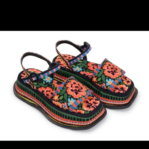 Farm Rio Sandals - Picture 4 of 5